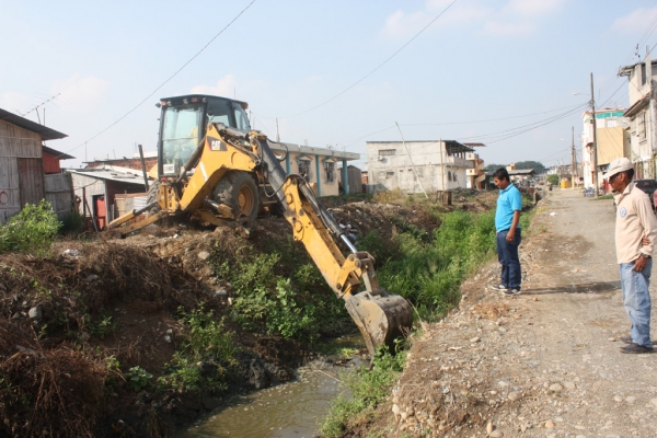 LIMPIEZA DE ZANJA EN SECTOR EL CHORRILLO